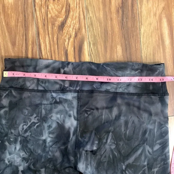 NWT Athletic Collection Cropped Yoga Pants, Size L - Picture 5 of 12